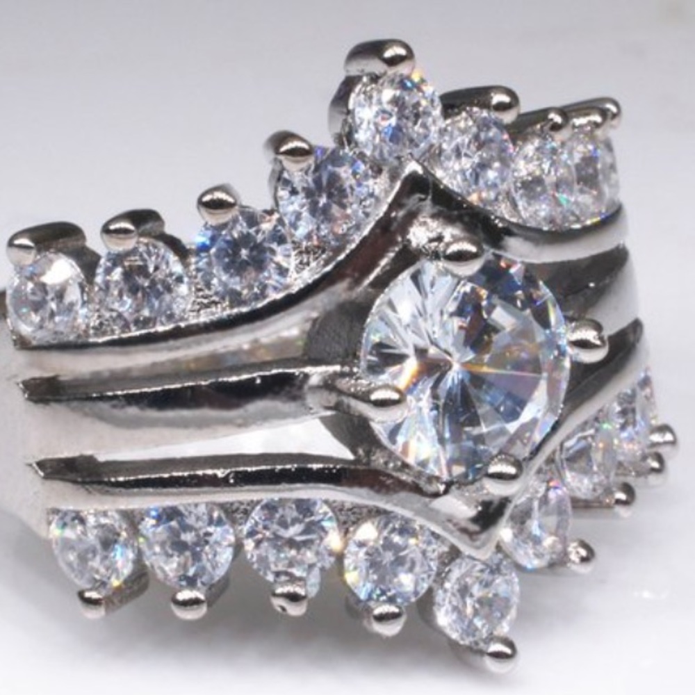 Wedding/engagement ring